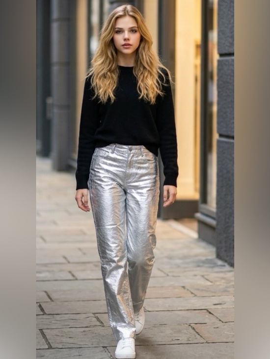 idem ditto Pants - Shiny Silver Pants by Idem Ditto women’s size medium straight legs soft interior